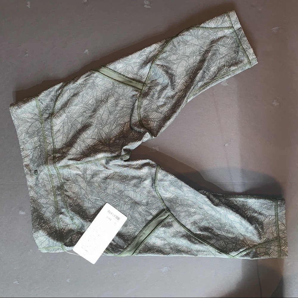 Lululemon Cool To Street Crop White Gator Green - Picture 7 of 8